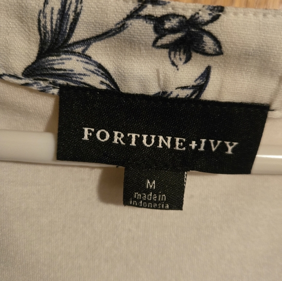 Super cute top - Picture 2 of 3